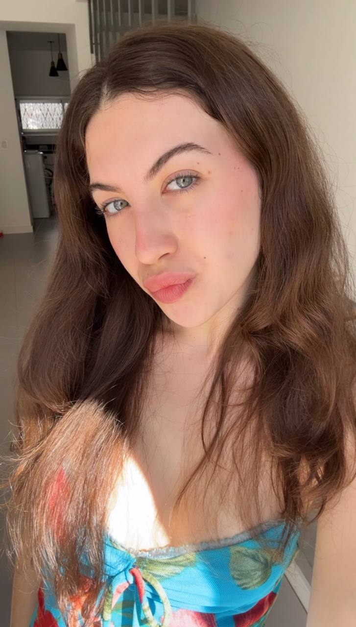 Nude girl Amber in Algiers