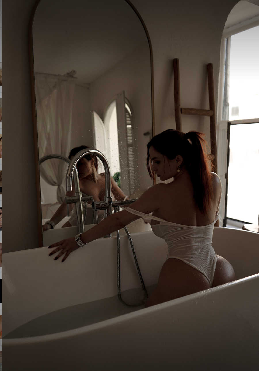 A playful frame from Miranda Faith nude — online in Algiers