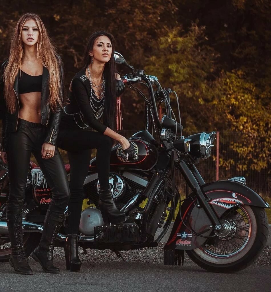 Beautiful girls and bikes in Algiers