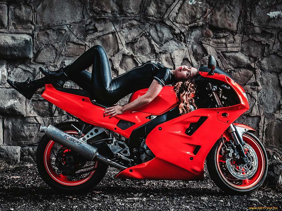 Beautiful girl Beautiful girls and motorcycles in Algiers