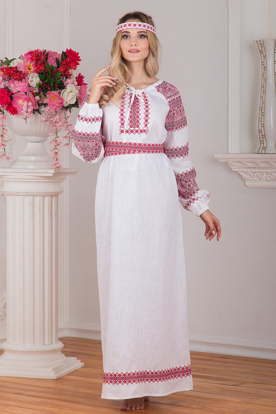 Women in Slavic costumes in Algiers