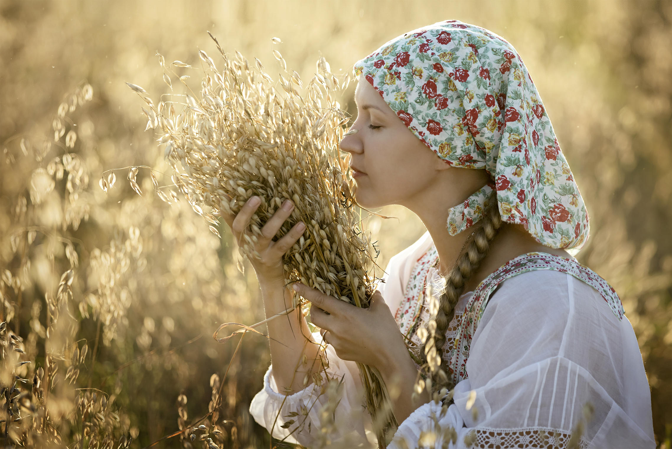 Photo Women in Slavic costumes in Algiers