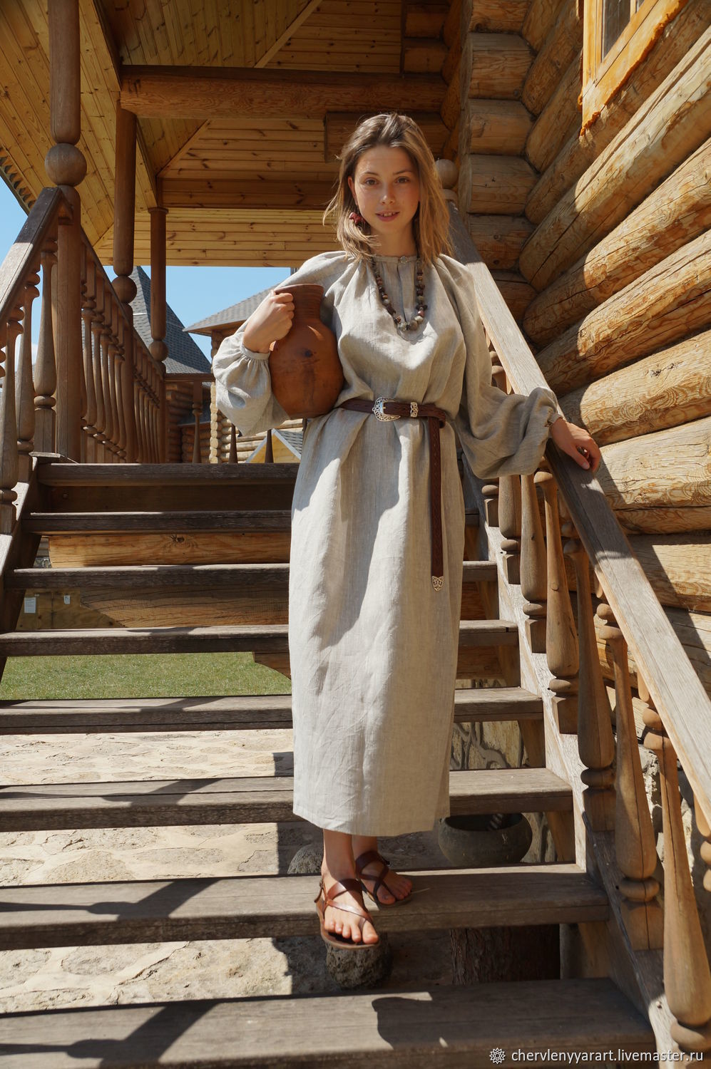 Girls in Slavic costumes in Algiers