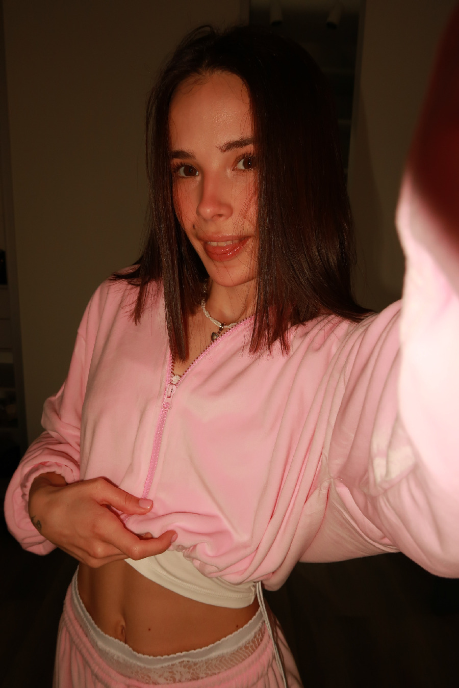 Tina brings the glow — live moments in Algiers