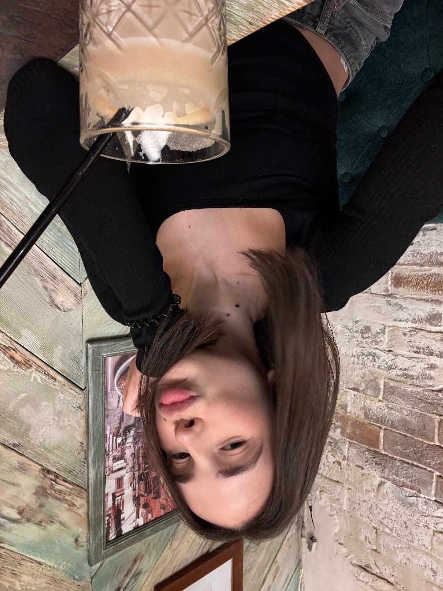 Fresh photos, fresh mood — Tina online in Algiers